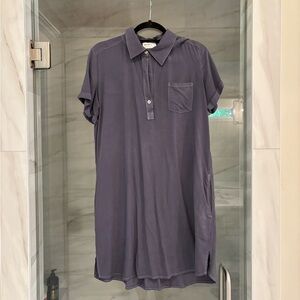 Women’s gray short sleeve dress with pockets